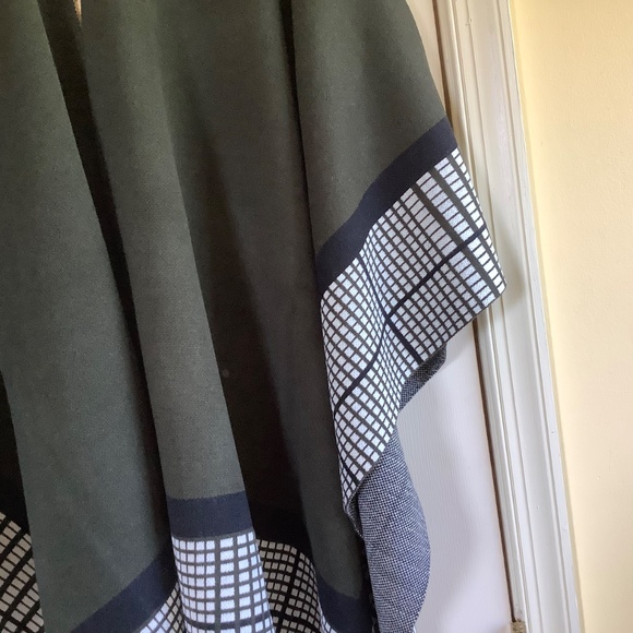 Patricia Nash Classic Crisscross Cape Dark Olive SZ M/L - Picture 8 of 16